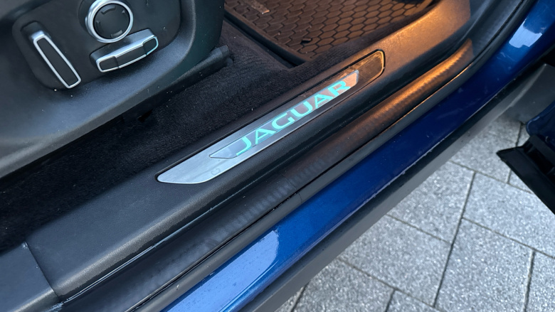 Jaguar E-Pace 2.0 D200 R-Dynamic SE 5dr Auto Diesel Estate